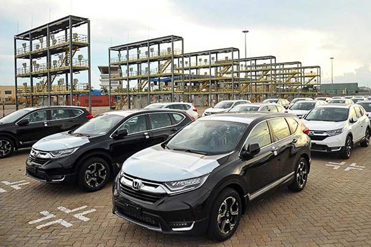 Dù hàng loạt mẫu xe hưởng thuế nhập khẩu 0% từ khu vực ASEAN nhưng giá xe ôtô nhập khẩu cũng không giảm như kỳ vọng. Bên cạnh đó, tình trạng xe nhập khẩu về “nhỏ giọt” khiến cung không đủ cầu đồng thời giá xe không giảm nhiều so với năm 2017.