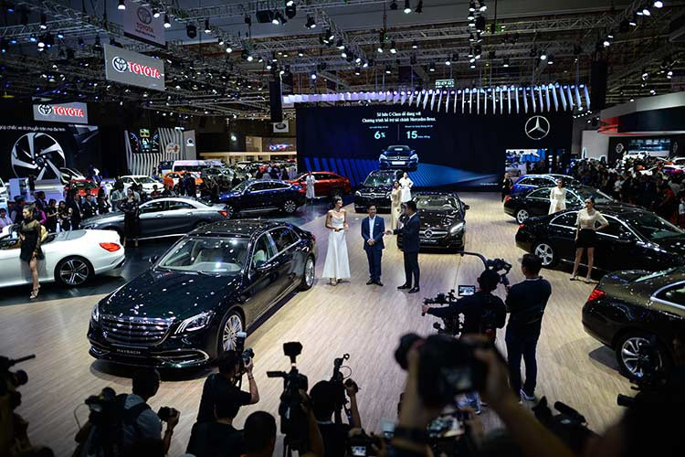 Năm nay, Hiệp hội các nhà sản xuất ôtô Việt Nam (VAMA) và Hiệp hội các nhà nhập khẩu ôtô tại Việt Nam (VIVA) “bắt tay” nhau để cùng tổ chức Triển lãm Ô tô Việt Nam - VMS 2018. Đây cũng chính là Triển lãm ô tô có quy mô lớn nhất từ trước đến nay tại Việt Nam, với sự góp mặt của 15 thương hiệu đình đám.