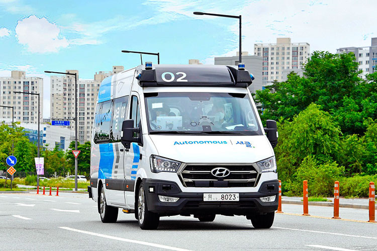 Hiện tại, Hyundai đang tuyển chọn những người tình nguyện muốn dùng thử dịch vụ Hyundai RoboShuttle mới. Sau khi ra mắt tại thành phố Sejong, dịch vụ sẽ được triển khai ở những khu vực khác nữa. Thậm chí các nhà nghiên cứu tại Hyundai Motor và Trung tâm Nghiên cứu và Phát triển Kia Namyang cũng sẽ bắt đầu sử dụng RoboShuttle vào cuối năm nay.