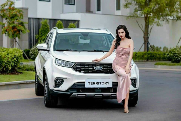 Mặc dù mới ra mắt, nhưng Ford Territory 2023 đã đạt được doanh số ấn tượng với 1.062 xe được bán ra thị trường trong tháng 11/2022 và đứng ở vị trí cuối cùng trong bảng xếp hạng Top 10 xe bán chạy nhất tháng. Hiện Ford Territory đang được được bán ra với 3 phiên bản cùng mức giá dao động từ 822 - 935 triệu đồng.