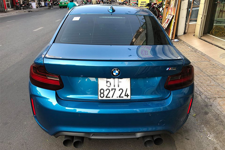 Việc tậu thêm chiếc BMW M2 đã giúp bộ sưau tập xe của Cường Đô la trở nên phong phú hơn, hiện doanh nhân 8X này đang sở hữu đến 3 chiếc siêu xe của các thương hiệu khác nhau như Porsche 911 GT3 RS màu cam, McLaren 650S Spider xanh dương và Ferrari 488 GTB màu xám.