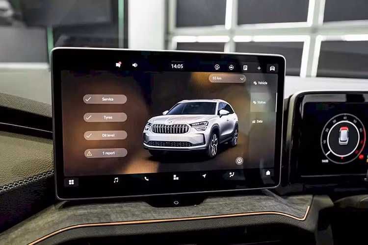 Những trang bị đáng chú ý khác của xe gồm có ngăn chứa đồ mới dành cho hành khách phía sau, ngăn mát để sạc điện thoại không dây, khoang hành lý linh hoạt và cửa bên ghế lái tích hợp hộc để ô.