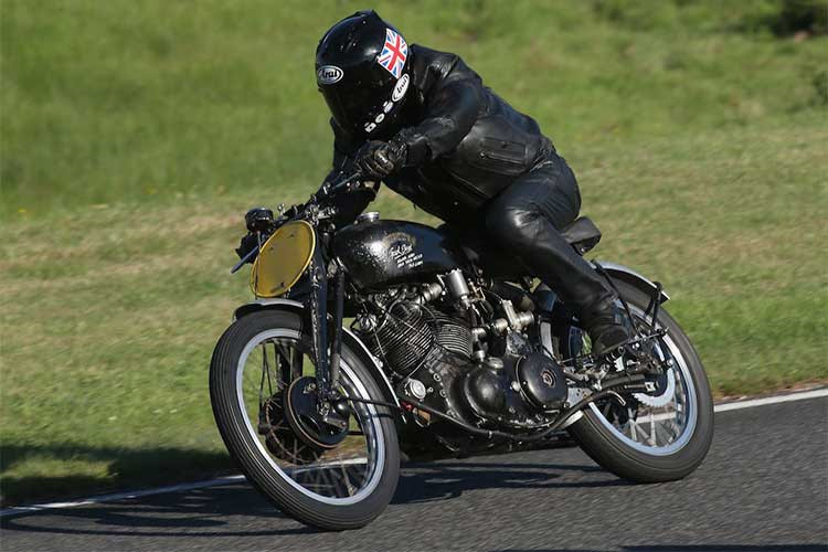 Với tất cả lịch sử đó, không có gì ngạc nhiên khi Vincent thu hút sự quan tâm lớn của các nhà sưu tập. Tuy nhiên, việc nó được trả giá tới gần 1 triệu USD là ngoài dự kiến. Nhà đấu giá Bonhams cho biết đây là mức giá cao nhất từng được trả cho một chiếc môtô trong một phiên đấu giá.