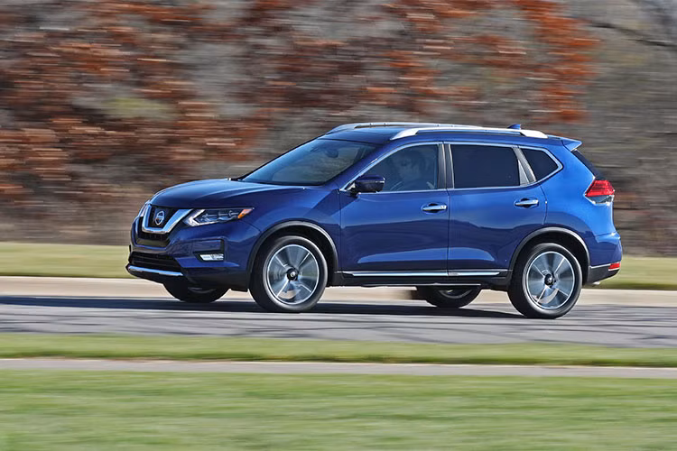 Nissan Rogue đã tăng trưởng mạnh mẽ với 35,5 % so với cùng kỳ năm trước. Tháng 11/2017, mẫu xe này bán được đến 36.080 chiếc tại Mỹ. Nó cũng là mẫu xe con bán chạy nhất trong danh sách này (nếu như chúng ta bỏ qua 3 mẫu xe bán tải đầu danh sách) và là niềm tự hào của Nissan.