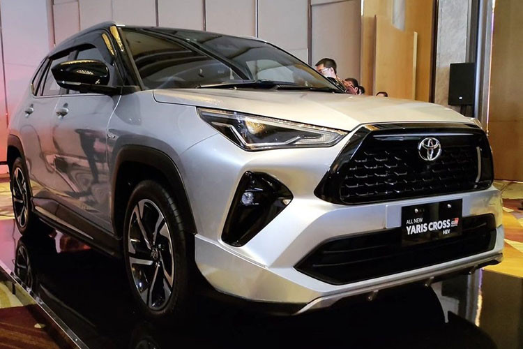 Dự kiến vào cuối năm nay, mẫu xe này sẽ “cập bến” Việt Nam trong năm nay nhằm thay thế Yaris bị "khai tử". Nhiều khả năng Toyota Yaris Cross tại Việt Nam cũng sẽ được nhập khẩu nguyên chiếc từ Indonesia. Như vậy, phân khúc SUV cỡ B sẽ ngày càng sôi động hơn với sự góp mặt của chiếc Toyota Yaris Cross 2023 này.