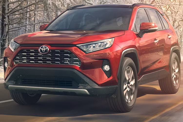 Toyota RAV4 2019 mới sẽ sử dụng khối động cơ 2.5L 4 xy-lanh thẳng hàng, đi kèm hộp số tự động 8 cấp và bản hybrid với động cơ 2.5L 4 xy-lanh, một mô-tơ điện cùng hộp số CVT. Chi tiết về sức mạnh của xe chưa được hãng xe Nhật công bố chi tiết.