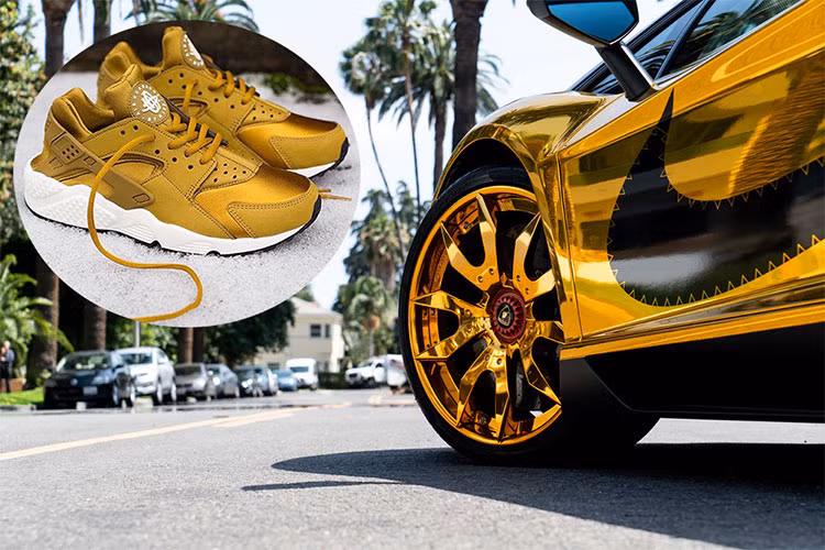 Chiếc Lamborghini Aventador SV Roadster mạ vàng của chàng ca sĩ da màu này không phải chạy theo phong cách của giới chơi xe Trung Đông mà đến từ cảm hứng màu đôi giày hàng hiệu của Chris Brown.