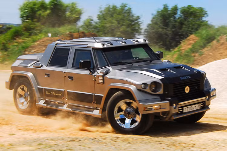 Là dòng xe có một lịch sử lâu đời bởi đây là dòng xe chống đạn ra đời từ chiến tranh Thế giới thứ nhất, chính vì vậy Dartz Kombat là thương hiệu xe chống đạn được nhiều người trên Thế giới tin dùng, đặc biệt là các ngôi sao Hollyhood và giới siêu giàu Trung Đông.