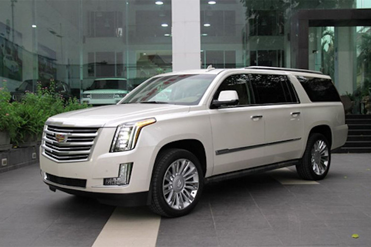 Tại thị trường Việt Nam mẫu SUV cỡ lớn hạng sang này chủ yếu được nhập khẩu tư nhân, giá Cadillac Escalade Platinum thời điểm mới về nước được bán ra khoảng gần 6 tỷ đồng vào thời điểm trước ngày 1/7/2016 khi thuế tiêu thụ đặc biệt chưa tăng. Sau ngày 1/7, giá bán của chiếc SUV sang này đã tăng lên khoảng 7 tỷ đồng.