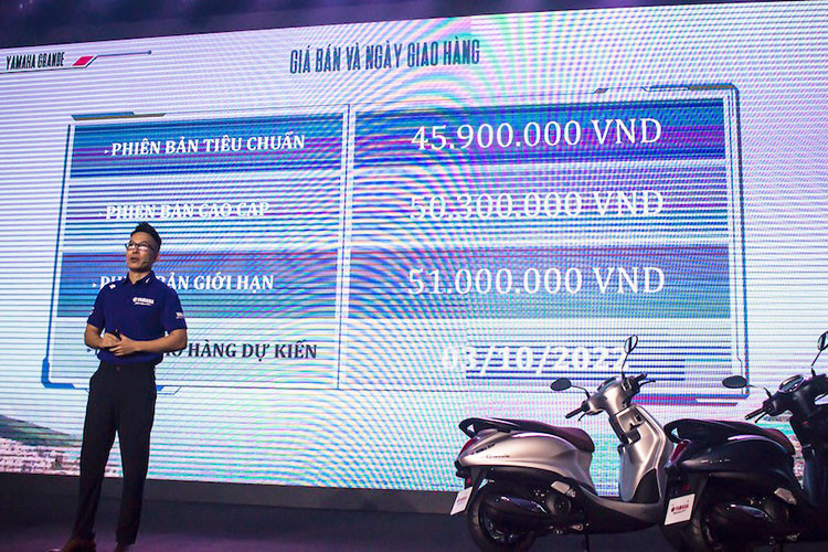 Giá xe Yamaha Grande 2022 cho tổng cộng 3 phiên bản như sau; phiên bản Tiêu chuẩn có mức bán lẻ khuyến nghị 45,9 triệu đồng, phiên bản Cao cấp là 50,3 triệu đồng và phiên bản Giới hạn 51 triệu đồng. Như vậy, cùng với các nâng cấp mới, giá bán lẻ của Grande 2022 cũng đã tăng lên từ 400.000 đồng đến 1,2 triệu đồng so với thế hệ trước.