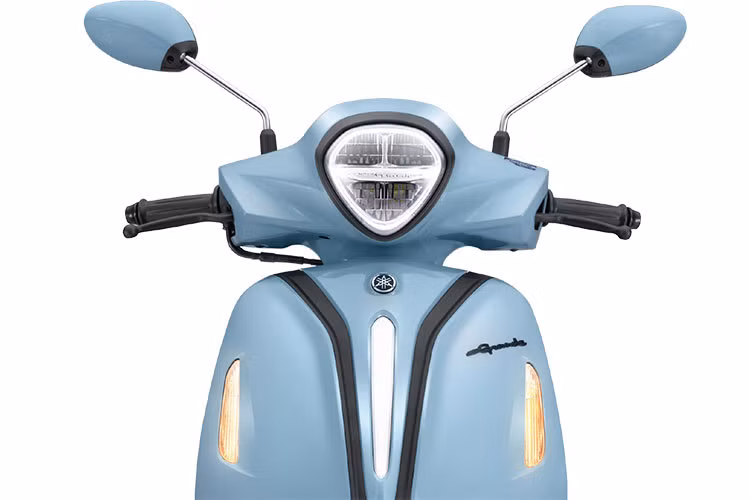 Ở thế hệ mới, những thay đổi về thiết kế ở Grande 2022 là không nhiều và chủ yếu trau chuốt lại một số chi tiết. Trong đó, điểm nhấn là hệ thống đèn LED với sự kết hợp độc đáo của cụm đèn chính lấy cảm hứng từ viên kim cương cùng dải đèn LED tạo nên sự thu hút từ người nhìn.