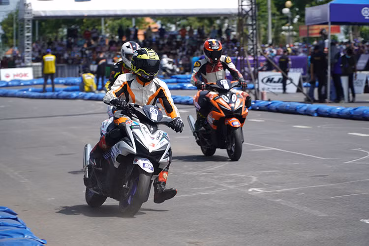 Đường đua được bố trí tại Công viên sông Hậu, quận Ninh Kiều, thành phố Cần Thơ - Tổng chiều dài đường chạy là 350m với các khúc cua zíc zắc giống như đường đua MotoGp, đoạn thẳng nhất dài 130m để các tay đua tăng tốc, giành vị trí.