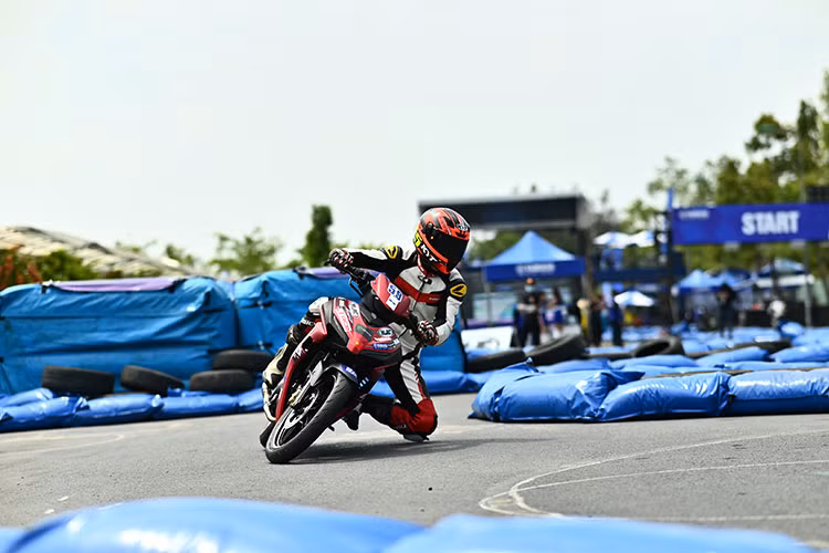 Tương tự như những mùa giải trước, Yamaha áp dụng hệ thống chấm điểm tự động gắn chip IC để ghi lại thành tích của các VĐV. Hàng rào hơi an toàn theo tiêu chuẩn quốc tế cũng được dựng quanh sân để đảm bảo không VĐV nào gặp chấn thương đáng tiếc khi thi đấu.