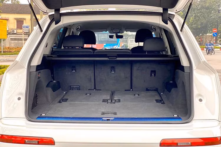 Động cơ 3.0 TFSI quattro sản sinh công suất cực đại 333 mã lực, momen xoắn tối đa 440 Nm, cho phép xe tăng tốc từ 0 lên 100 km/h trong thời gian 6,3 giây. Đạt vận tốc tối đa 250 km/h.