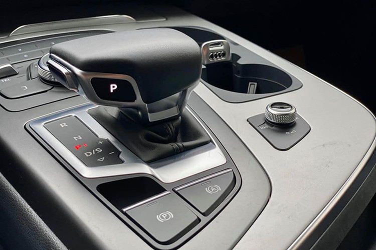 Mẫu xe SUV hạng sang Audi Q7 2019 cung cấp cho người sử dụng 2 lựa chọn động cơ với dung tích khác nhau (2.0 TFSI và 3.0 TFSI tăng áp) bao gồm: Động cơ 3.0 TFSI quattro và Động cơ 2.0 TFSI quattro.