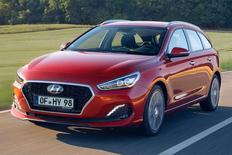 Theo hãng xe ôtô Hyundai cho hay, các động cơ diesel mới của mẫu xe Hyundai i30 2019 đều có hệ thống xử lý khí thải bằng dung dịch. Hệ thống này sử dụng hỗn hợp giữa urê và nước để giảm lượng khí thải NO. Trong khi đó, động cơ xăng lại được bổ sung hệ thống lọc hạt tiêu chuẩn.