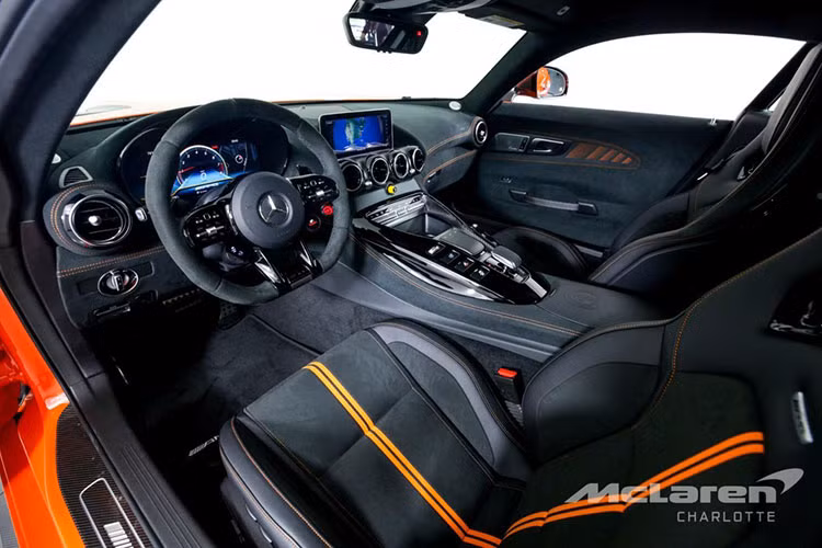 Lý giải cho mức giá cao đến khó tin này chính là việc hãng xe sang đến từ Đức sẽ sản xuất Mercedes-AMG GT Black Series giới hạn theo năm, ngoài ra, đây là 1 mẫu xe đỉnh cao nhất của nhà Mercedes-AMG GT nên việc hạn chế sản xuất sẽ giúp tăng giá trị của xe cũng như khiến khách hàng phát cuồng và lao vào đặt mua.