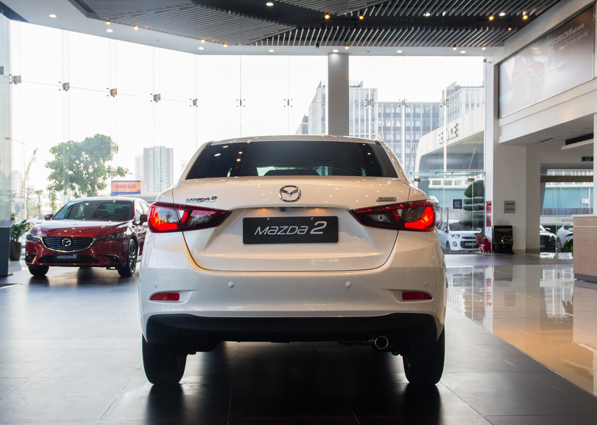 Mazda2 mới trang bị động cơ SkyActiv 1.5L, công suất 109 mã lực tại 6.000 vòng/phút và mô-men xoắn cực đại 141 Nm tại 4.000 vòng/phút, đi kèm cùng hộp số tự động 6 cấp và hệ dẫn động cầu trước.