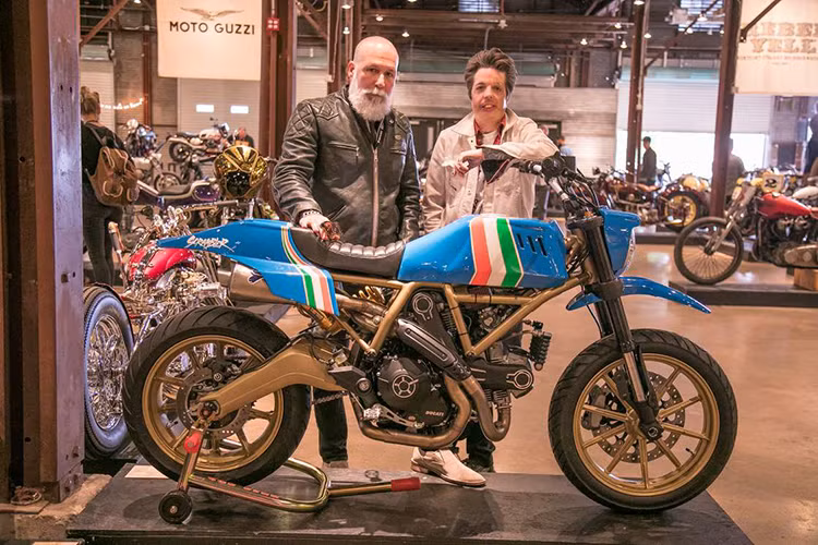 Hiện tượng mang tính toàn cầu mà gia đình Ducati Scrambler tạo ra bùng nổ từ 2 năm về trước khi mẫu xe đầu tiên được ra mắt cho đến nay vẫn chưa có xu hướng hạ nhiệt. Không những đẩy mạnh thương hiệu về phong cách sống, gu thẩm mỹ thời trang hướng tới dân hipster đam mê xê dịch, Ducati còn thiết kế các chương trình độ xe như Maverick nhằm truyền cảm hứng cho người tiêu dùng tham gia vào thế giới độ xe.