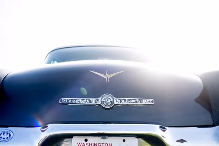 Mặc dù là mẫu xe cổ với tuổi đời 60 năm, nhưng Studebaker lại khá tự hào và kiêu hãnh bởi khối động cơ V8 được trang bị. 