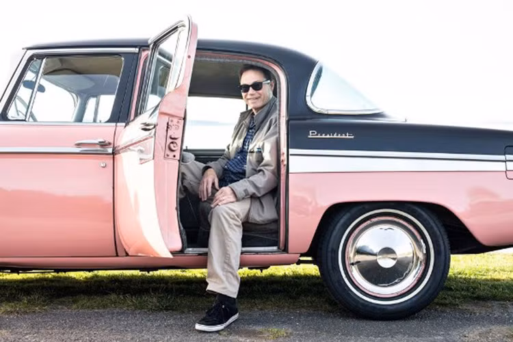 Chủ sở hữu chiếc xe Studebaker nguyên bản khá đặc biệt này là ông Lange. Ông chỉ phải chi 6.000 USD để sở hữu chiếc xe tuyệt đẹp này trong một dịp tình cờ dạo chơi mua được. 