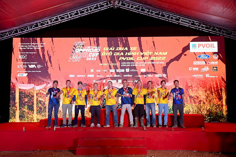 Cũng trong khuôn khổ của giải, BTC PVOIL VOC còn trao tặng 28 giải Nhất cho bài thi cho những đội có thành tích tốt nhất các hạng. Thống kê nhanh của BTC đến hết ngày thi đấu thứ ba, hàng loạt kỷ lục của mùa giải thứ 15 VOC cũng được ghi nhận.