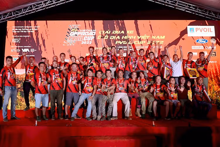 Giải Nữ vận động viên xuất sắc: VĐV Nguyễn Hà Giang, đội 201 PVC GIANG HÀ; VĐV Trần Thanh Ngân, đội 105 HELLO KITTY.