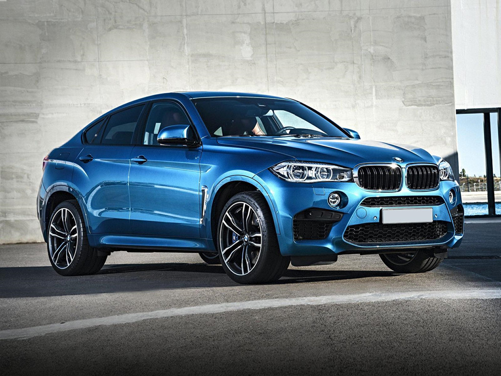 BMW X6 M – 567 mã lực (107.000 USD): Là phiên bản hiệu năng cao tới từ bộ phận M Sport, X6 M sử dụng động cơ V8 4.4L tăng áp kép, cho công suất 567 mã lực và mô-men xoắn 750 Nm, tăng tốc 0-100 km/h trong 4,2 giây. X6 M có mức tiêu thụ nhiên liệu trung bình chỉ khoảng 11,1 lít/100 km – con số đáng mơ ước đối với một chiếc xe sang hiệu suất cao.