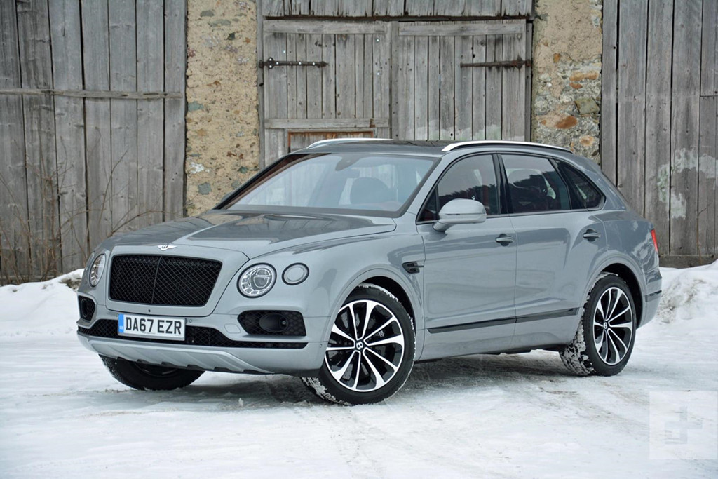 Bentley Bentayga Speed – 626 mã lực (260.000 USD): Bentayga Speed là thành viên mạnh mẽ nhất trong gia đình Bentayga với khối động cơ W12 6.0L tăng áp kép cho công suất 626 mã lực và mô-men xoắn 900 Nm. Nhờ vậy, xe chỉ mất 3,6 giây để tăng tốc 0-100 km/h, đạt tốc độ tối đa lên tới 305,8 km/h, trở thành mẫu SUV sản xuất thương mại nhanh nhất thế giới hiện nay.