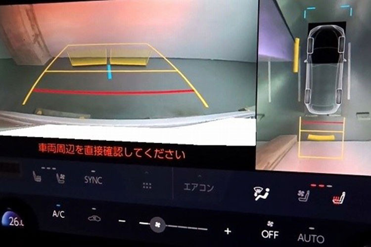 Hệ thống điều hòa của xe với cửa gió trên trần dành cho hàng ghế sau, hệ thống lọc không khí NanoeX, ghế có thể gập phẳng xuống sàn tạo thành giường, gương kỹ thuật số bên trong xe, camera hành trình phía trước, rèm cửa ở hàng ghế sau, cổng USB Type A/Type C và ổ điện 100V 1.500W.