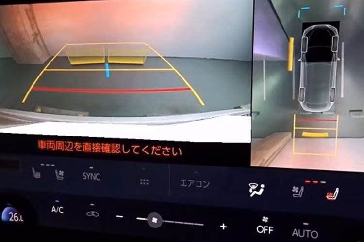 Hệ thống điều hòa của xe với cửa gió trên trần dành cho hàng ghế sau, hệ thống lọc không khí NanoeX, ghế có thể gập phẳng xuống sàn tạo thành giường, gương kỹ thuật số bên trong xe, camera hành trình phía trước, rèm cửa ở hàng ghế sau, cổng USB Type A/Type C và ổ điện 100V 1.500W.