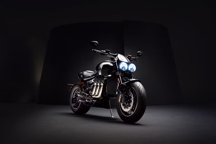 Theo một số nguồn tin, mẫu siêu môtô Triumph Rocket III TFC 2020 sẽ chính thức về đại lý chính hãng tại Việt Nam trong khoảng tháng 9 tới. Đây được xem là siêu phẩm môtô cỡ lớn mang dáng cruiser của Triumph.