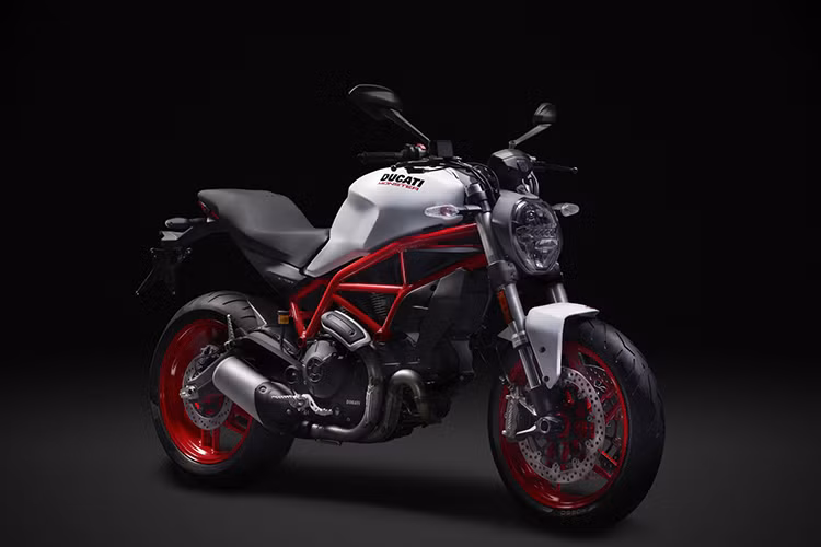 Được giới thiệu lần đầu tại triển lãm EICMA 2016, Ducati Monster 797 sẽ thay thế cho phiên bản 795, trở thành chiếc Monster có giá rẻ nhất trên thị trường hiện nay - đây cũng được xem là mẫu xe "lôi kéo" một thế hệ Ducatisti mới (những người yêu Ducati) chơi xe môtô phân khối lớn.