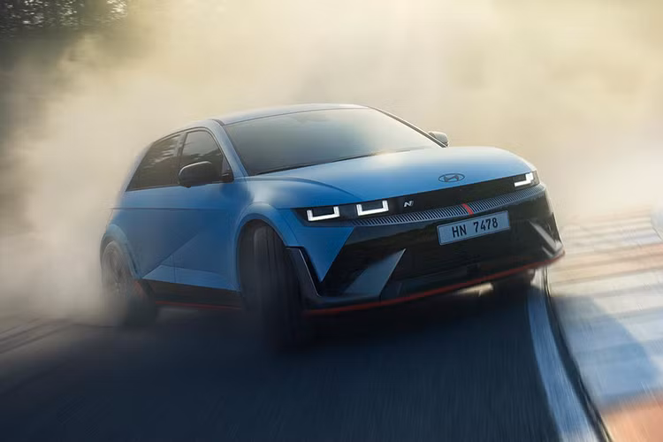 Tại Tokyo Auto Salon 2024, Hyundai đã trình làng concept Ioniq 5 N NPX1, cùng với các phụ kiện hiệu suất cao của dòng N Performance. Hyundai Ioniq 5 N DK Edition được kỳ vọng sẽ không bị giới hạn tại thị trường Nhật Bản, mở ra cơ hội cho các tín đồ xe điện trên toàn thế giới.