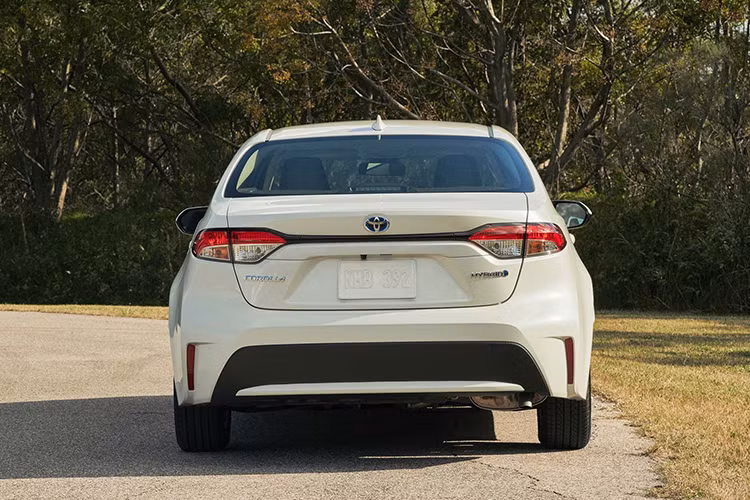 Hệ thống này sản sinh công suất kết hợp là 121 mã lực và đạt mục tiêu chỉ số tiêu thụ nhiên liệu là 4,7 lít/100 km trở xuống. Nó cũng trang bị một cụm pin Hyper-Prime Nickel mới nằm dưới ghế phía sau thay vì cốp xe để hạ thấp trọng tâm và đóng gói tốt hơn trong khung gầm cơ sở TNGA.