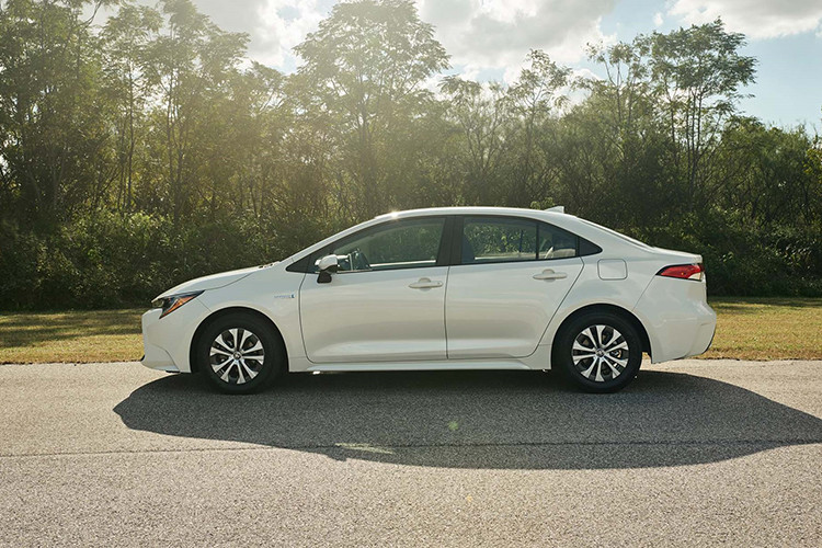 Giờ đây, nhà sản xuất Nhật Bản đã mang mẫu sedan Toyota Corolla hybird mới tới Bắc Mỹ để trưng bày ở Triển lãm Ô tô Los Angeles 2018, và hé lộ đủ chi tiết về hệ dẫn động hybrid đang được phát triển của nó.