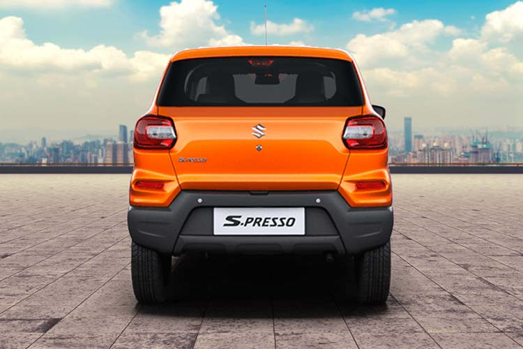 Những điểm nhấn trong thiết kế ngoại thất của Suzuki S-Presso 2020 bao gồm lưới tản nhiệt trước với 4 chi tiết hình thang mạ crôm gợi liên tưởng đến người anh em Vitara Brezza. Bên cạnh lưới tản nhiệt là cụm đèn pha được chia làm 2 phần, bao gồm đèn pha chính và đèn báo rẽ. Để phù hợp với phân khúc SUV, Suzuki S-Presso 2020 còn được bổ sung nẹp thân vỏ bằng nhựa màu đen xung quanh xe. 