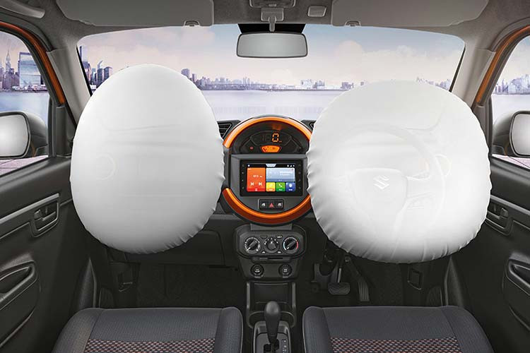 Trang bị cụ thể của Suzuki S-Presso 2020 tại thị trường Philippines vẫn chưa được hé lộ. Trong khi đó, ở Ấn Độ, bản tiêu chuẩn của mẫu SUV này không có điều hòa và tay lái trợ lực điện. Ở bản cao cấp nhất, xe sẽ được trang bị hệ thống thông tin giải trí hỗ trợ Apple CarPlay/Android Auto, vô lăng tích hợp phím chức năng và gương chiếu hậu chỉnh điện.