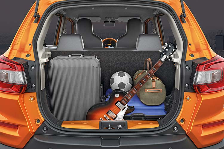 Nguồn cung cấp sức mạnh cho mẫu crossover nhỏ xinh này là khối động cơ xăng hút khí tự nhiên, dung tích 1.0 lít, sản sinh công suất tối đa 68 mã lực và mô-men xoắn cực đại 90 Nm. Động cơ kết hợp với hộp số sàn 5 cấp hoặc tự động 5 cấp, tiêu thụ lượng xăng trung bình 21,7 km/lít (4,6 lít/100 km).