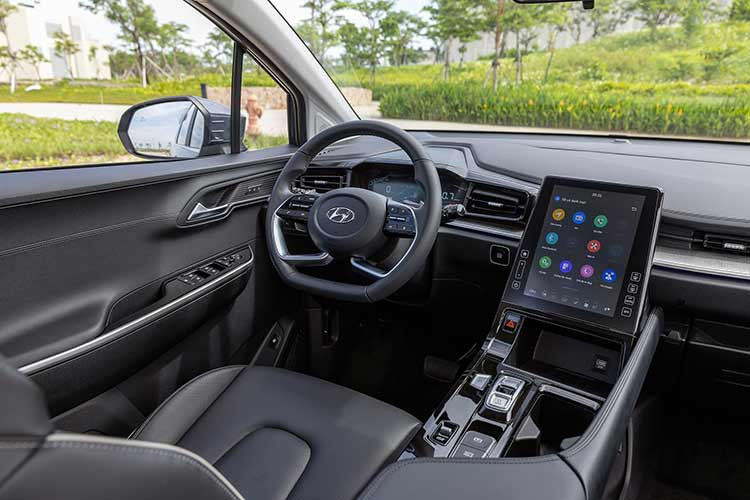 Hyundai Custin sẽ có lợi thế lớn về không gian nội thất. Hàng ghế thứ ba được thiết kế 3 chỗ ngồi chỉn chu hơn.
