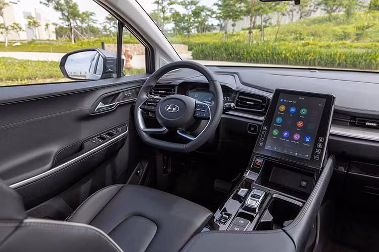 Hyundai Custin sẽ có lợi thế lớn về không gian nội thất. Hàng ghế thứ ba được thiết kế 3 chỗ ngồi chỉn chu hơn.