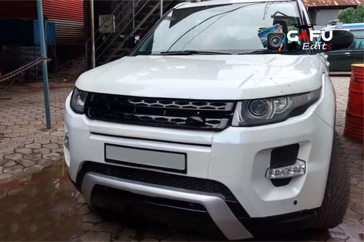 Động cơ dưới nắp ca pô của chiếc xe vẫn là bản 1.3L diesel tiêu chuẩn trên Suzuki Vitara Brezza. Khối động cơ này cho công suất 90 mã lực và 900 Nm mô-men xoắn tại 1.750 vòng tua máy/phút. Số mã lực trên được truyền tải tới 2 bánh sau qua hộp số sàn 5 cấp.