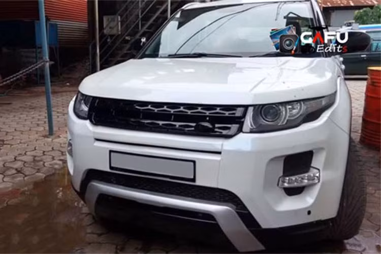 Động cơ dưới nắp ca pô của chiếc xe vẫn là bản 1.3L diesel tiêu chuẩn trên Suzuki Vitara Brezza. Khối động cơ này cho công suất 90 mã lực và 900 Nm mô-men xoắn tại 1.750 vòng tua máy/phút. Số mã lực trên được truyền tải tới 2 bánh sau qua hộp số sàn 5 cấp.