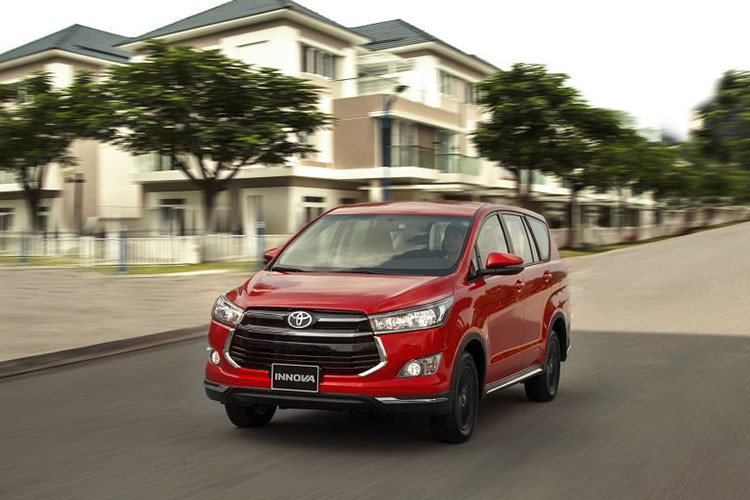Toyota Innova có doanh số lên tới 1.300 xe tăng hơn 30% so với cùng kỳ năm trước. Tính từ đầu năm, mẫu xe đa dụng bán chạy nhất thị trường vẫn có được vị trí thứ 3 với doanh số bán hơn 4.803 xe, tăng 10% so với cùng kỳ. Trong tháng 5/2018 khi mua xe, khách hàng sẽ nhận được gói bảo hiểm thân vỏ Toyota 1 năm trị giá 15 triệu đồng.