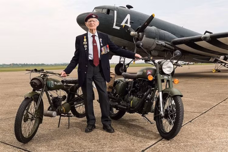 Sự ra đời của mẫu Royal Enfield Classic 500 Pegasus LE được lấy cảm hứng từ mẫu xe Flying Flea được lính Anh dùng trong Thế chiến thứ II.