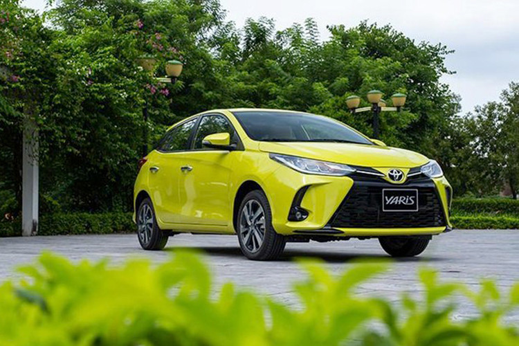 Kể từ khi ra mắt, Toyota Yaris dần trở thành mẫu xe được khách hàng nữ ưa chuộn. Mẫu xe đáp ứng được những tiêu chí mà phụ nữ lựa chọn như: nội thất đơn giản vừa mắt, dễ điều khiển cùng với thiết kế ngoại thất năng động trẻ trung. Ngoài các tiện ích giải trí phổ thông, xe được trang bị an toàn với 7 túi khí, cảm biến lùi, hệ thống khởi hành ngang dốc…