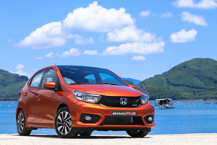 Honda Brio với thiết kế nhỏ gọn khá phù hợp với phụ nữ Việt. Phân phối chính hãng tại Việt Nam và được nhập khẩu nguyên chiếc từ Indonesia, xe được trang bị các công nghệ hiện đại với màn hình giải trí cảm ứng 6.2 inch, tích hợp kết nối Apple CarPlay, điều hòa nhiệt độ tự động, hệ thống khóa cửa thông minh…