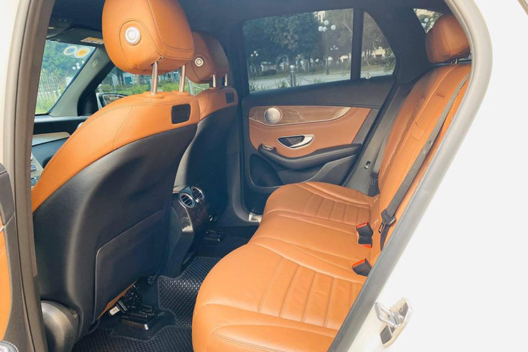 Xe được trang bị hệ thống hỗ trợ phòng ngừa va chạm với chức năng hỗ trợ tự động giảm tốc cho xe. Việc lái xe vào ban đêm cũng trở nên an toàn hơn nhờ vào cụm đèn trước LED toàn phần thông minh. Những công nghệ an toàn tiêu chuẩn khác khác như chức năng cảnh báo mất tập trung ATTENTION ASSIST, hệ thống chống bó cứng phanh ABS, hỗ trợ lực phanh khẩn cấp BAS, chống trượt khi tăng tốc ASR,...