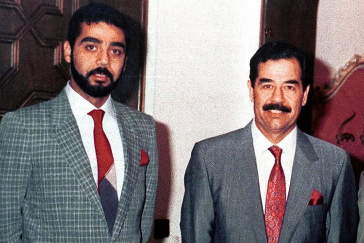 Uday Saddam Hussein (bìa trái) - con trai cả của cố Tổng thống Iraq - vốn nổi tiếng là một fan cuồng của xế hộp. Trước khi qua đời vào năm 2003, bộ sưu tập siêu xe và xe sang của Uday khá đồ sộ thuộc các thương hiệu đình đám như Ferrari, Rolls-Royce, Porsche, Lamborghini hay Mercedes-Benz. 