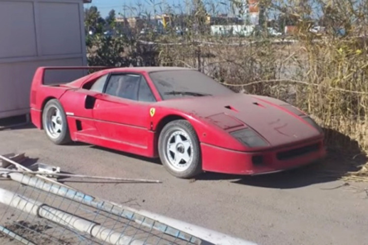 Cuối cùng, chủ nhân hiện tại của chiếc Ferrari F40 đưa ra cái giá cho siêu xe này là 1,15 triệu USD (khoảng 26,9 tỷ đồng). Giá bán quá cao khiến Ratarossa phải nhường lại cơ hội mua chiếc siêu xe từng thuộc sở hữu của con trai cố Tổng thống Iraq cho người khác dù cất công tìm kiếm.